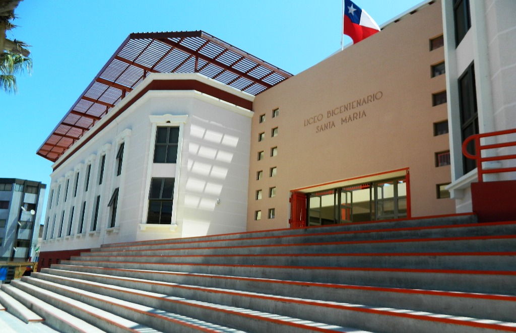 Liceo Bicentenario Domingo Santa Maria De Iqq.