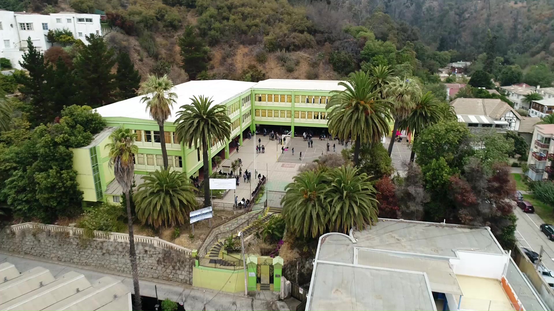 Instituto Superior De Comercio Alberto Bl