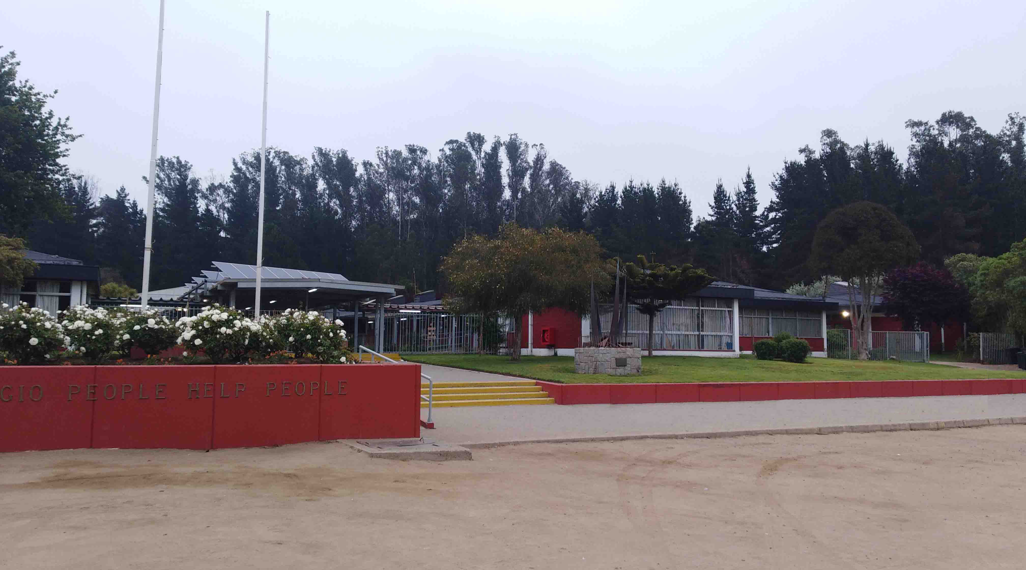 Colegio Bicentenario People Help People
