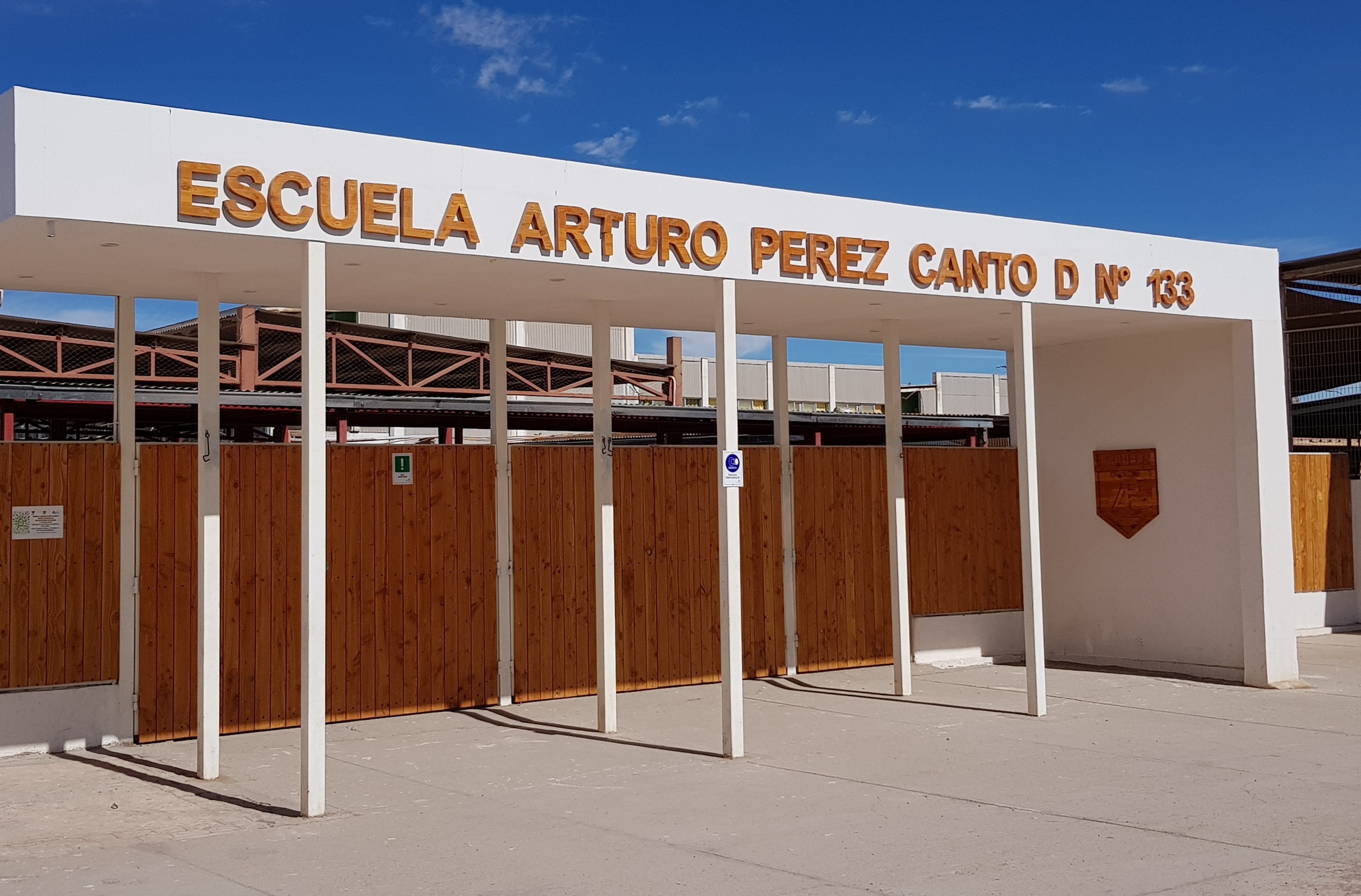 Escuela Arturo Perez Canto