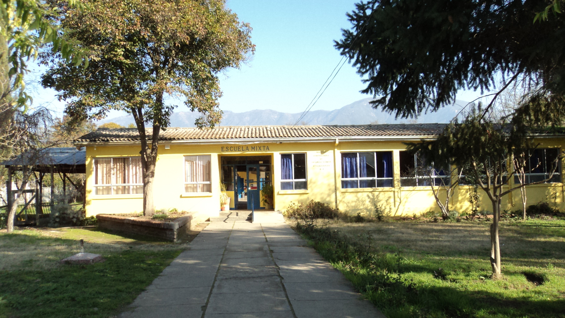 Esc.Juan Barros Roldan