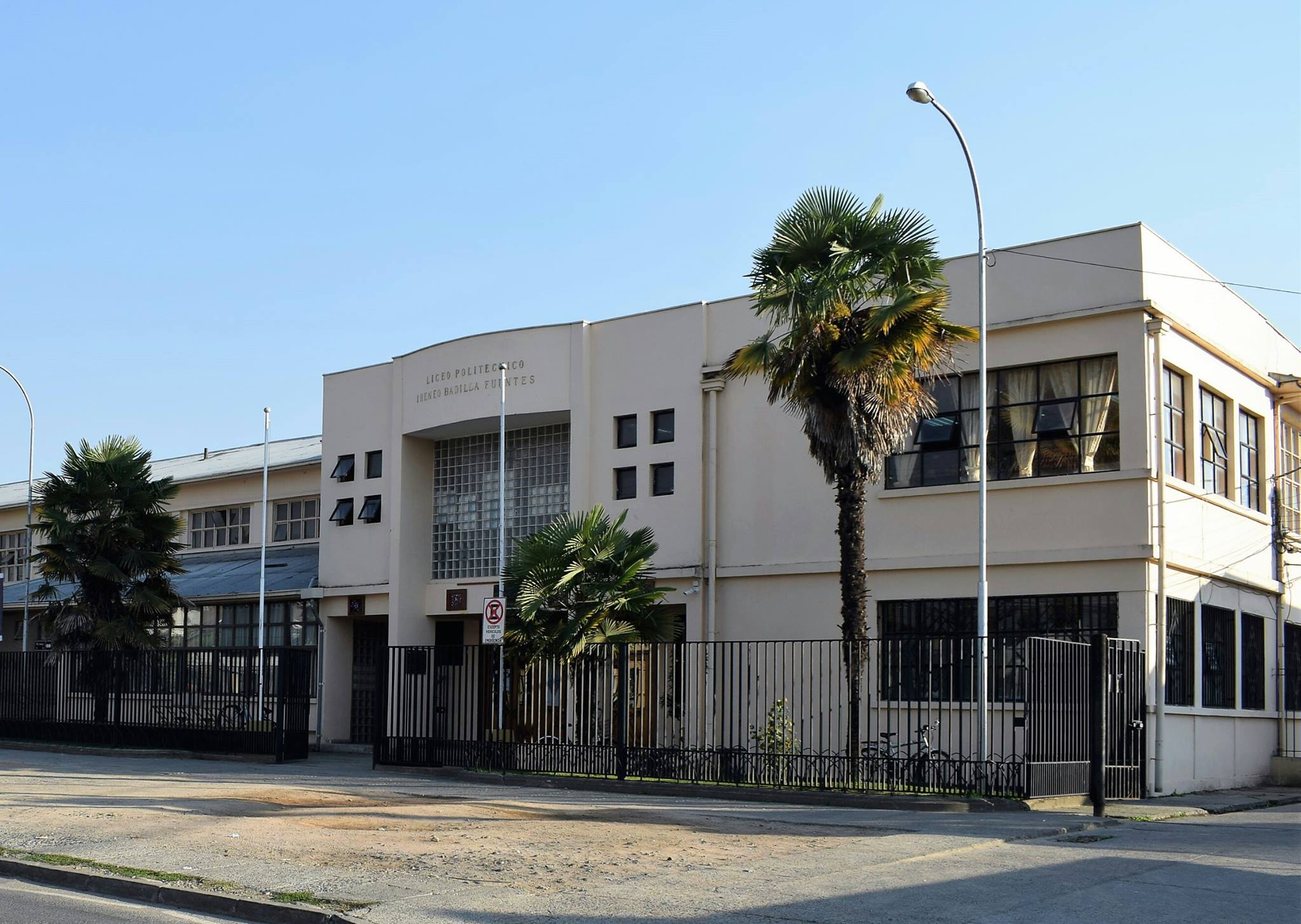 Instituto Politecnico Ireneo Badilla Fuentes