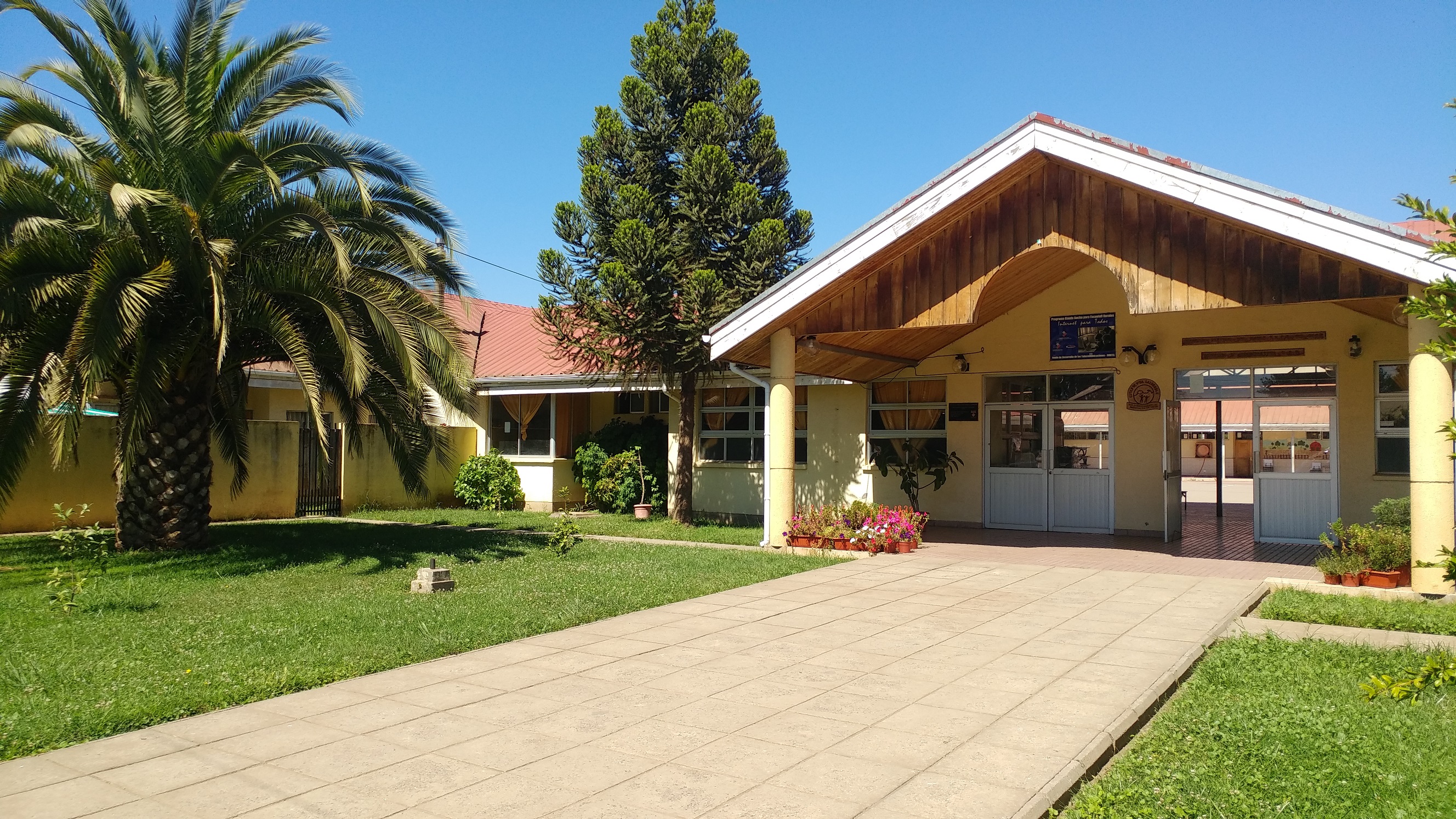 Escuela Monsenor Manuel Larrain E.