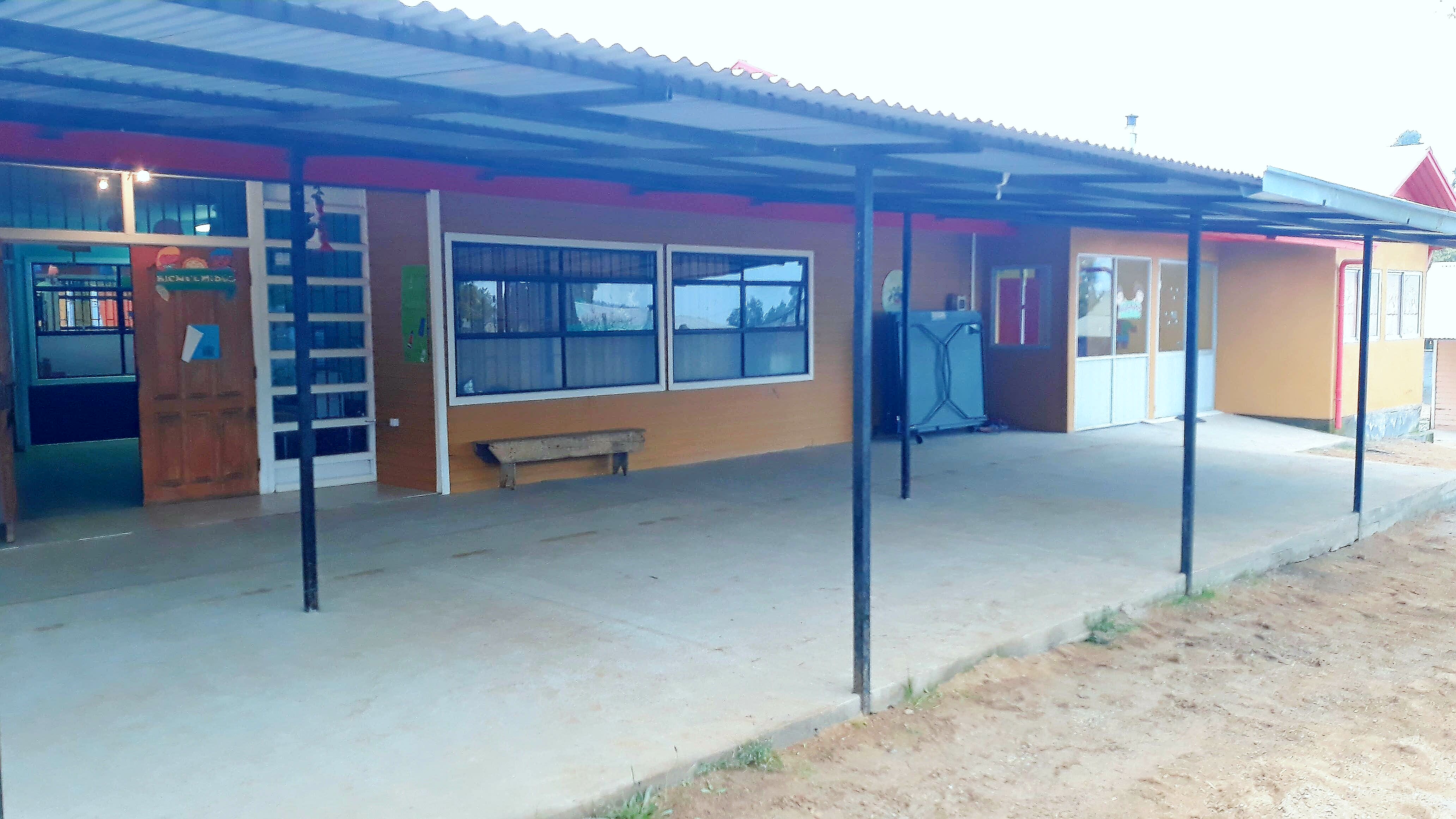 Escuela Basica El Peumo