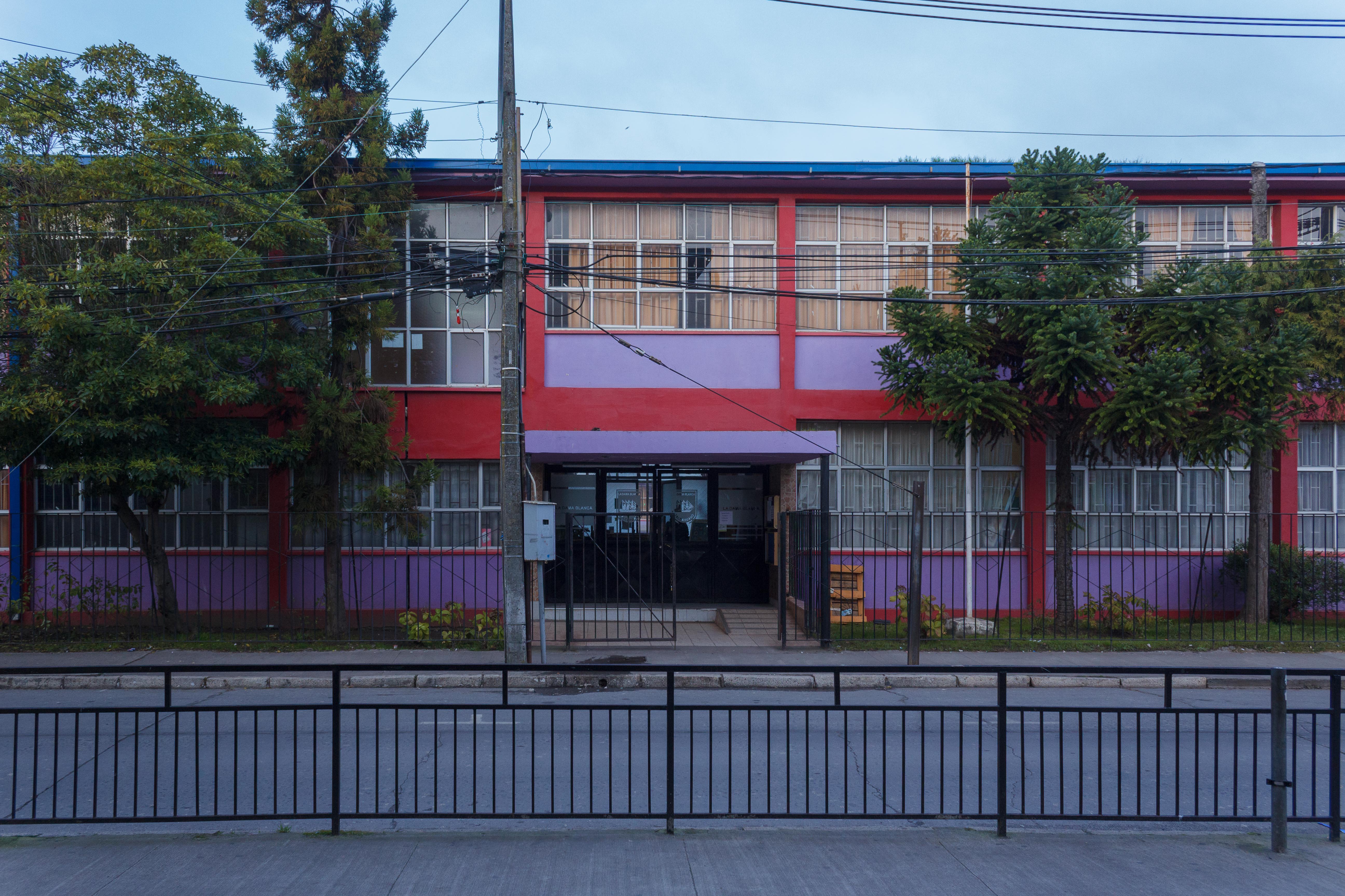 Escuela Basica La Dama Blanca