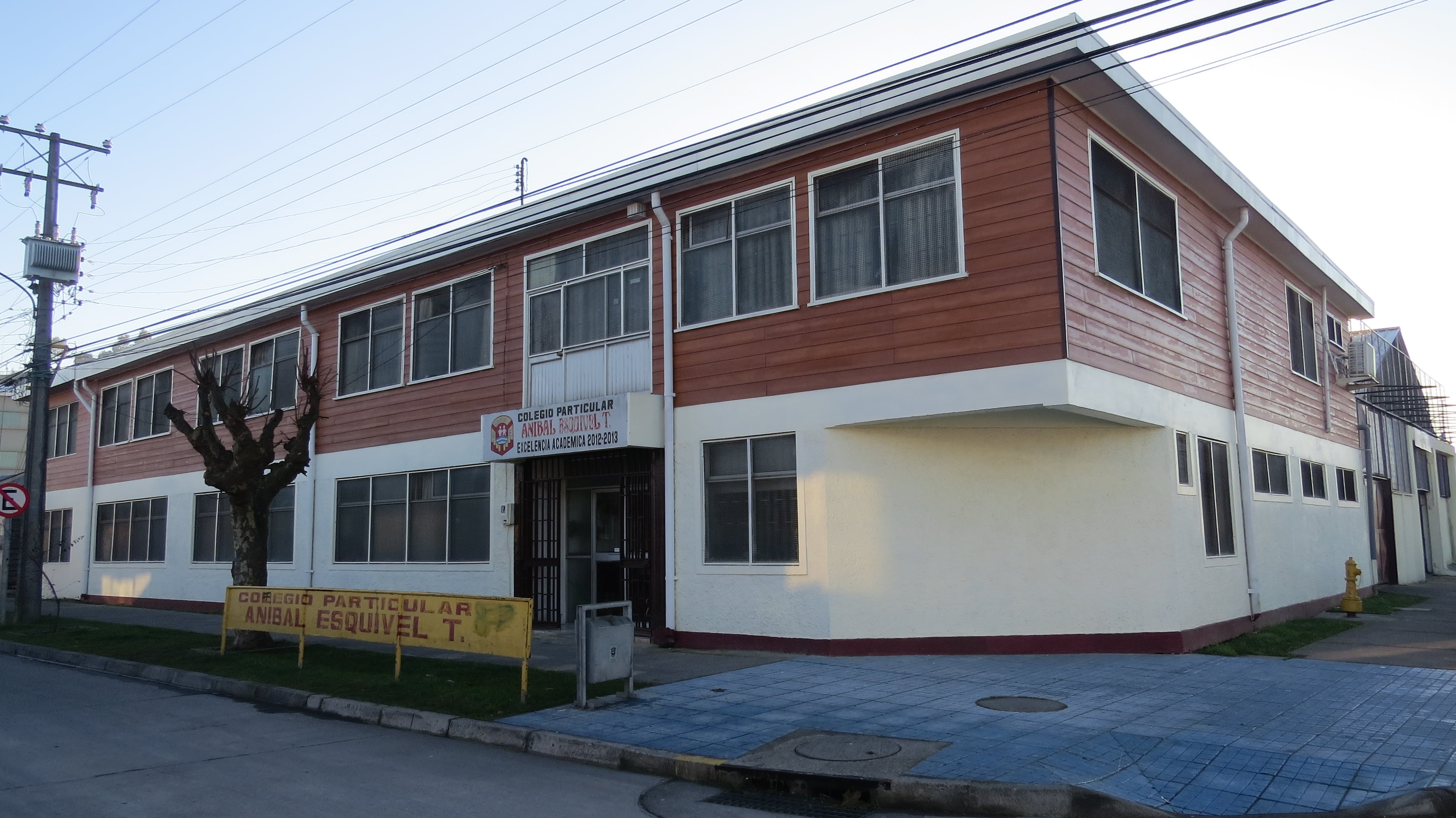 Colegio Anibal Esquivel Tapia