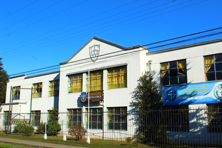 Colegio Santa Cruz De Freire