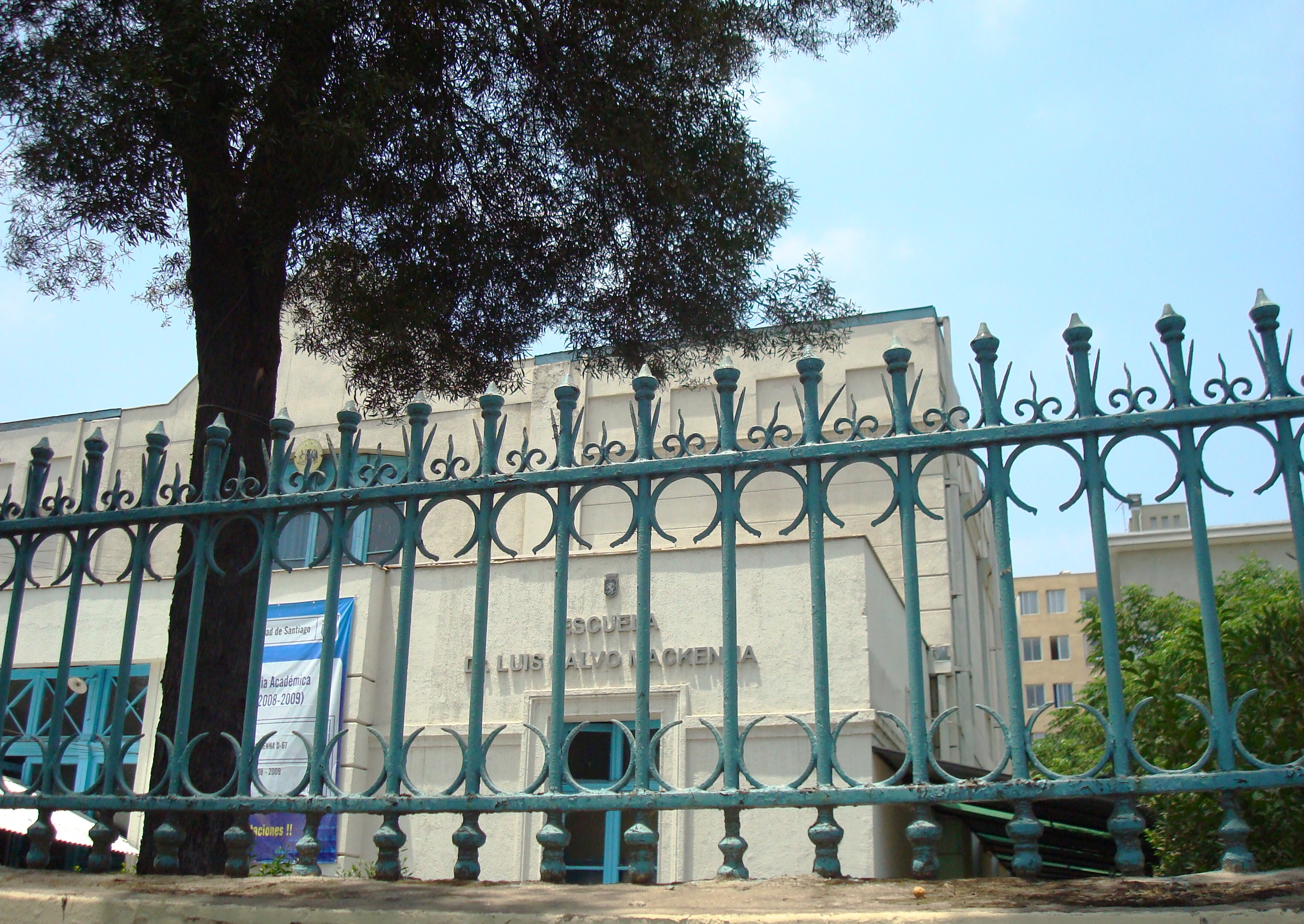 Escuela Basica Dr Luis Calvo Mackenna