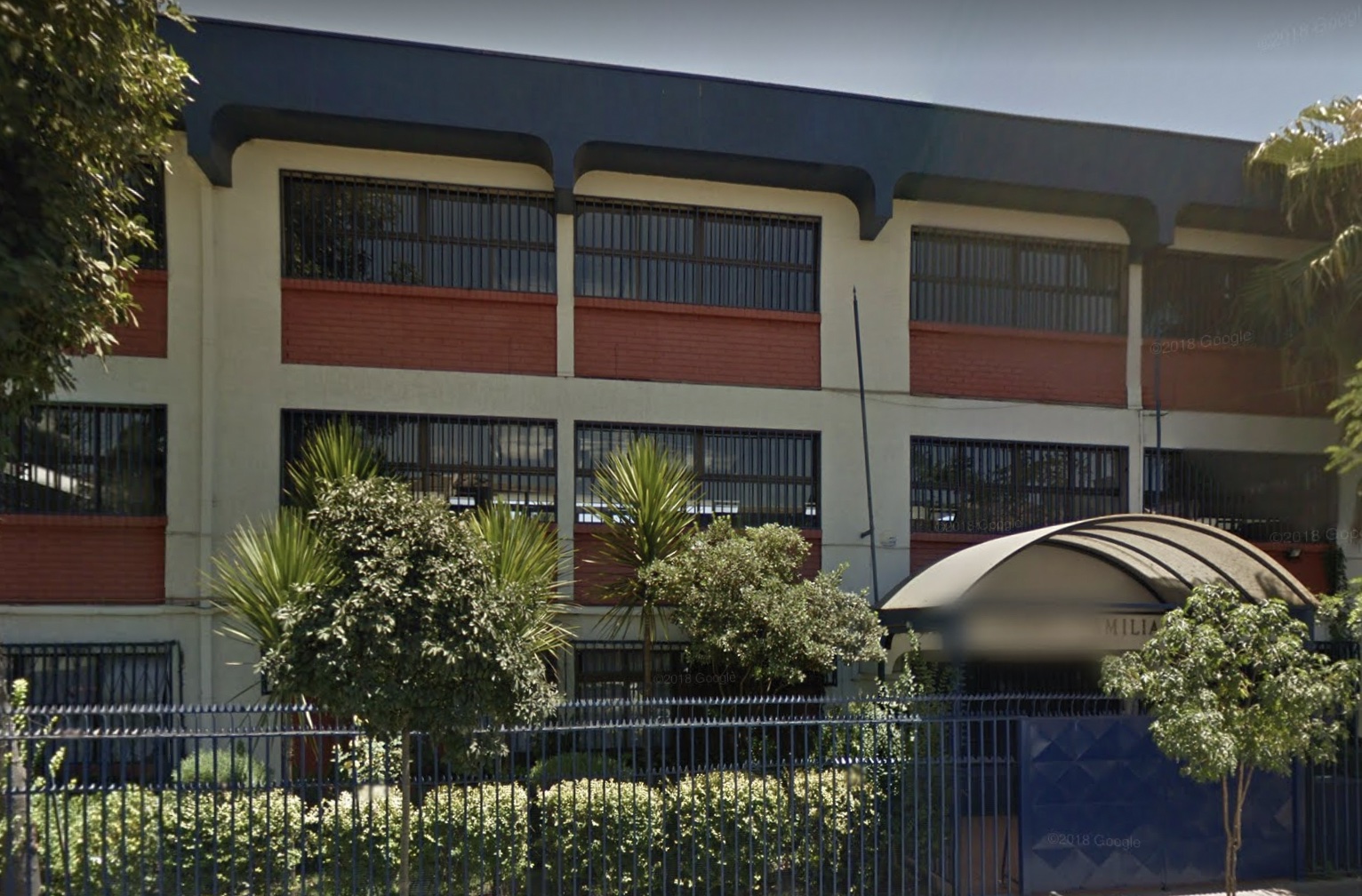 Escuela Colegio Polivalente Sta Familia
