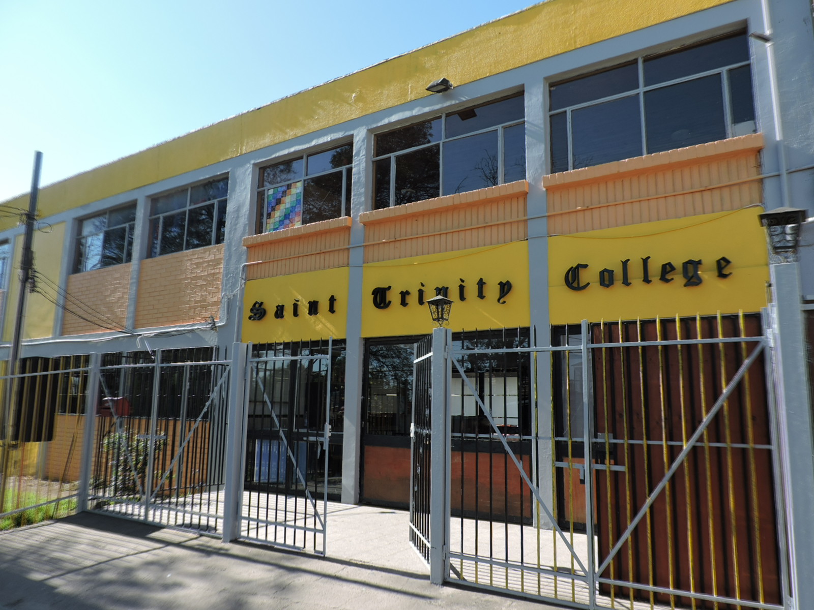 Colegio Poliv. Saint Trinity College